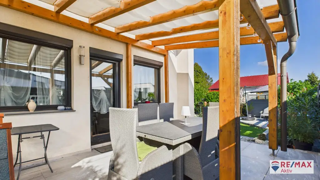 Familienidylle pur – Gepflegte Doppelhaushälfte mit Garten, Terrasse & Carport