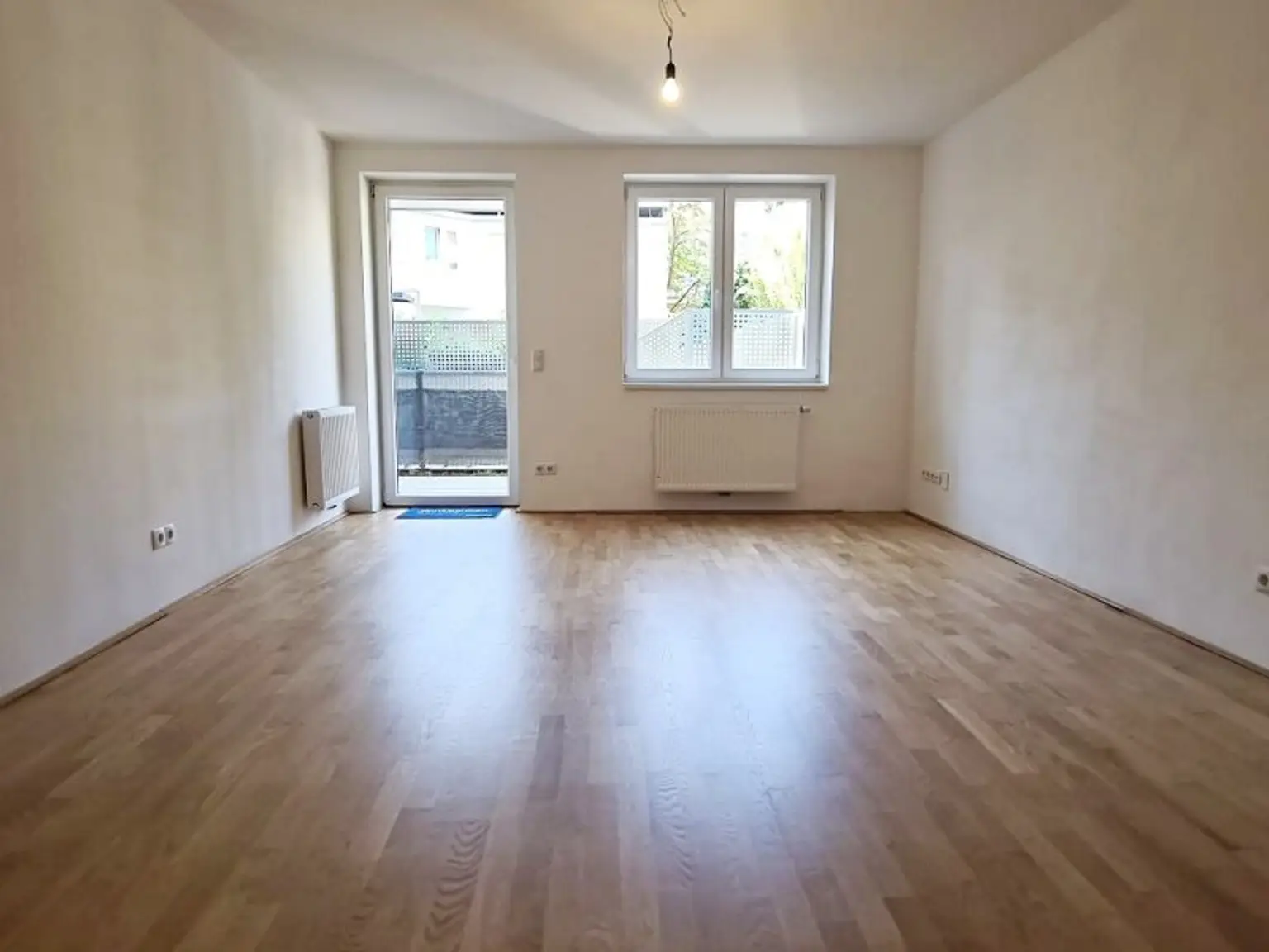 EIGENGARTEN, LORYSTRASSE, 75 m2 Neubau mit 23 m2 Garten, 2 Zimmer, Wohnküche, Wannenbad, Parketten, 1. Liftstock