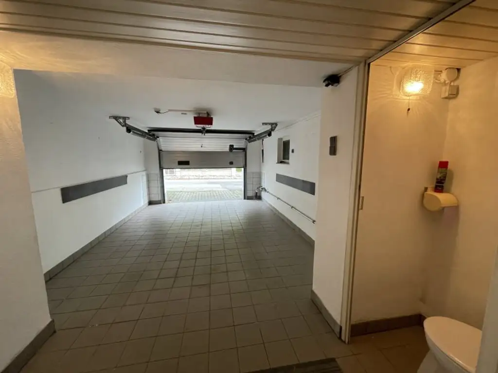 SEHR GEPFLEGTES EINFAMILIEN-HAUS MIT SCHÖNEM GARTEN -- LOGGIA/GARAGE -- RUHELAGE!