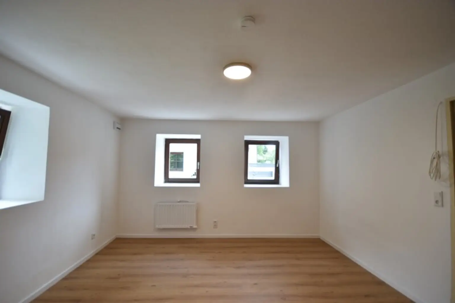 Schlafzimmer - Kleines 2 Zimmer Appartement mit PKW-Stellplatz Miete Grödig Salzburg