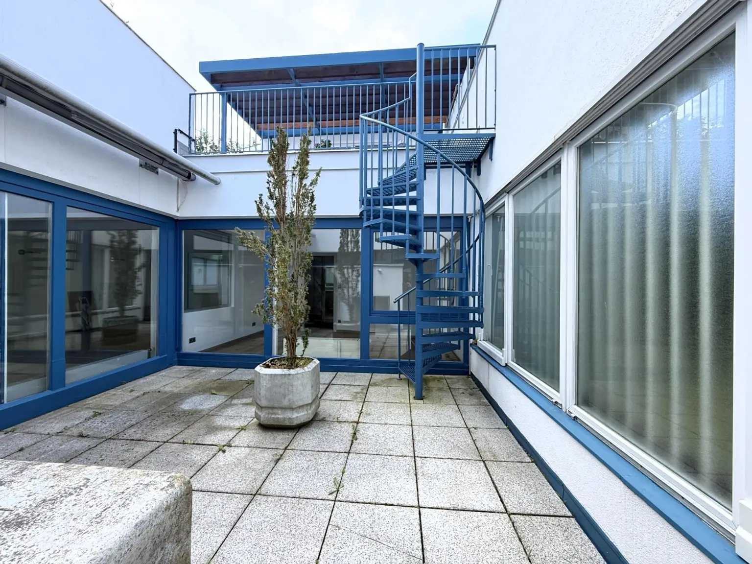 Modernes Atelier, Loft, Dachterrasse im Neunzehnten // Modern Studio, loft, roof terrace in the nineteenth //
