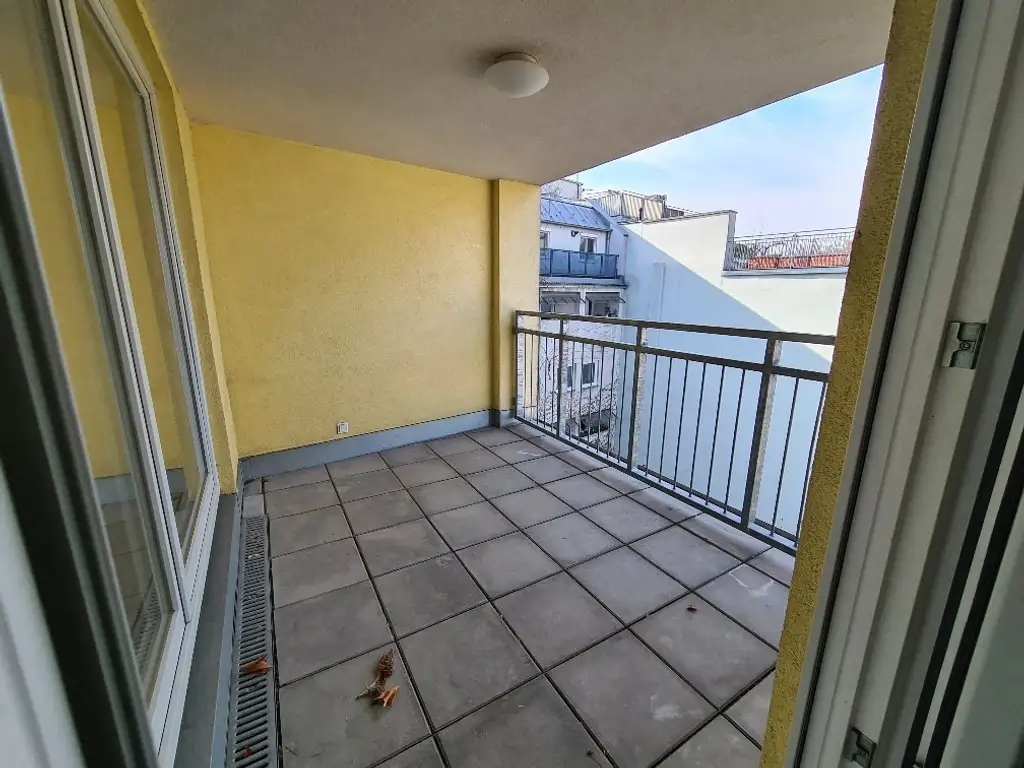 Tolle 2-Zimmer-Dachgeschosswohnung mit Loggia im 5ten!