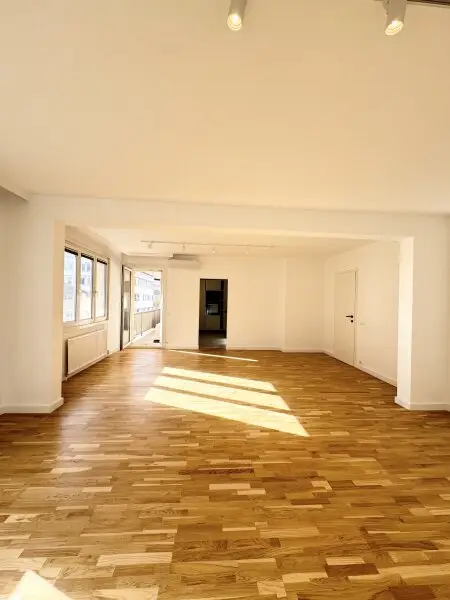 Exklusives Wohnerlebnis in Wien – Großzügige Eigentumswohnung mit Balkon