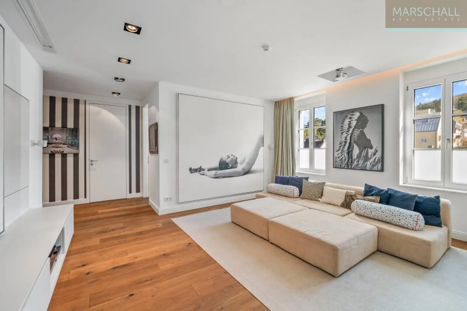 Bibliothek und Heimkino