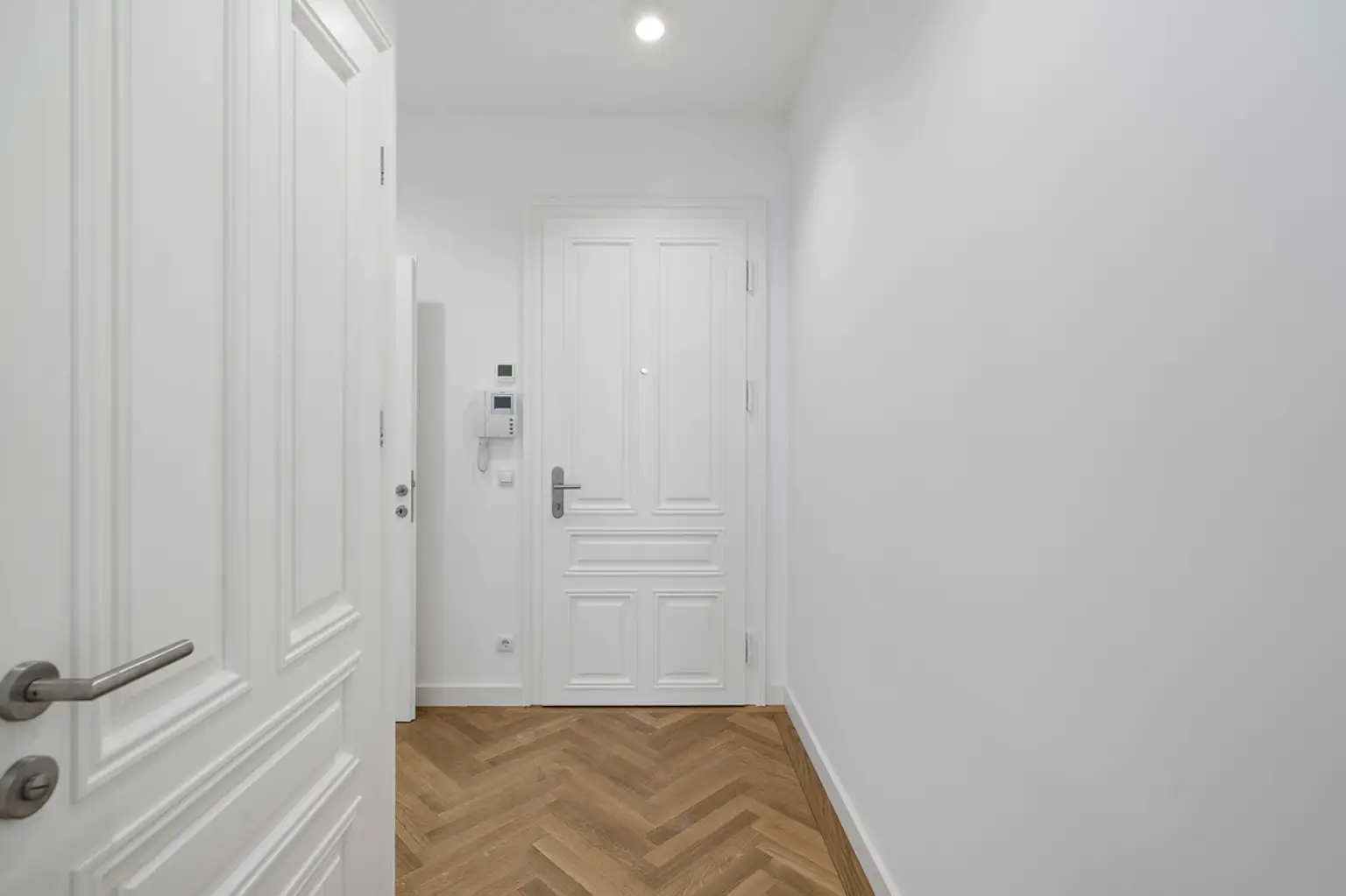 Hochwertig sanierte Altbauwohnung mit Freifläche