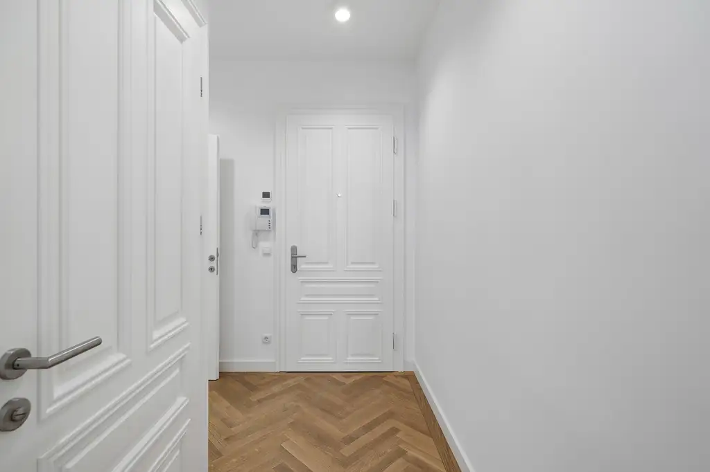 Hochwertig sanierte Altbauwohnung mit Freifläche