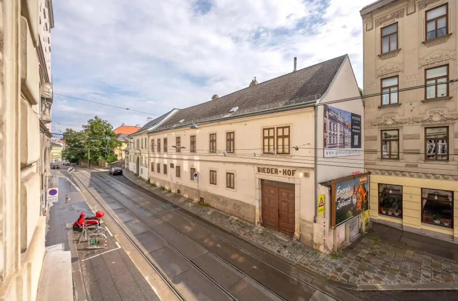 ***NEU*** Fantastische 4 Zimmer Wohnung in repräsentativem Stilaltbau! in TOP-Lage!