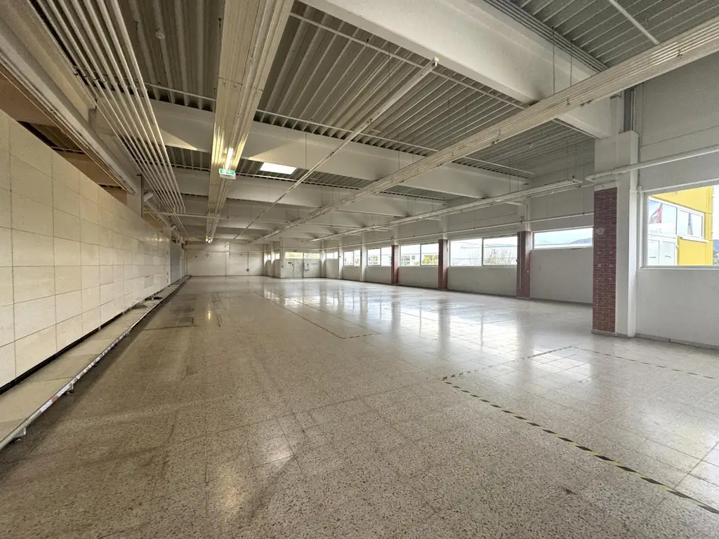 Hochfrequentierte Gewerbeimmobilie-ehemalige Forstinger-Filiale in Top-Lage