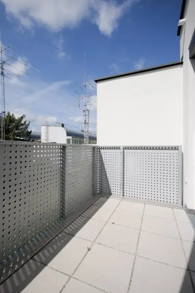 SCHÖNE 2-ZIMMER-WOHNUNG MIT SÜD-BALKON IM ERSTBEZUG