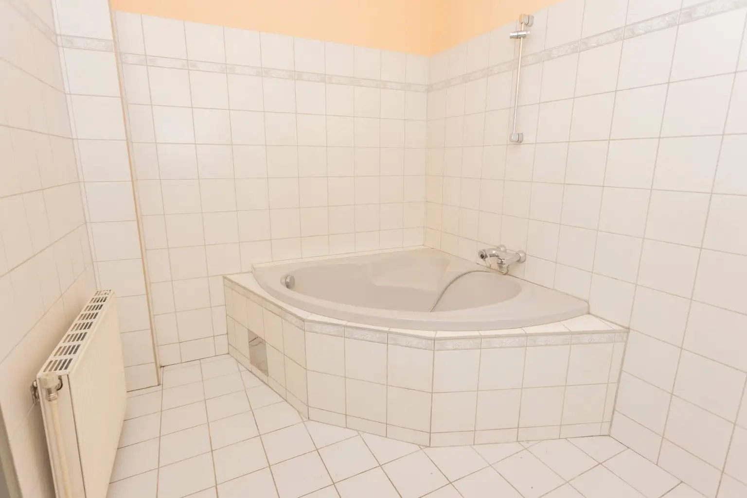 Wohlfühlen im Karmeliterviertel – 2 Zimmer mit Altbauflair