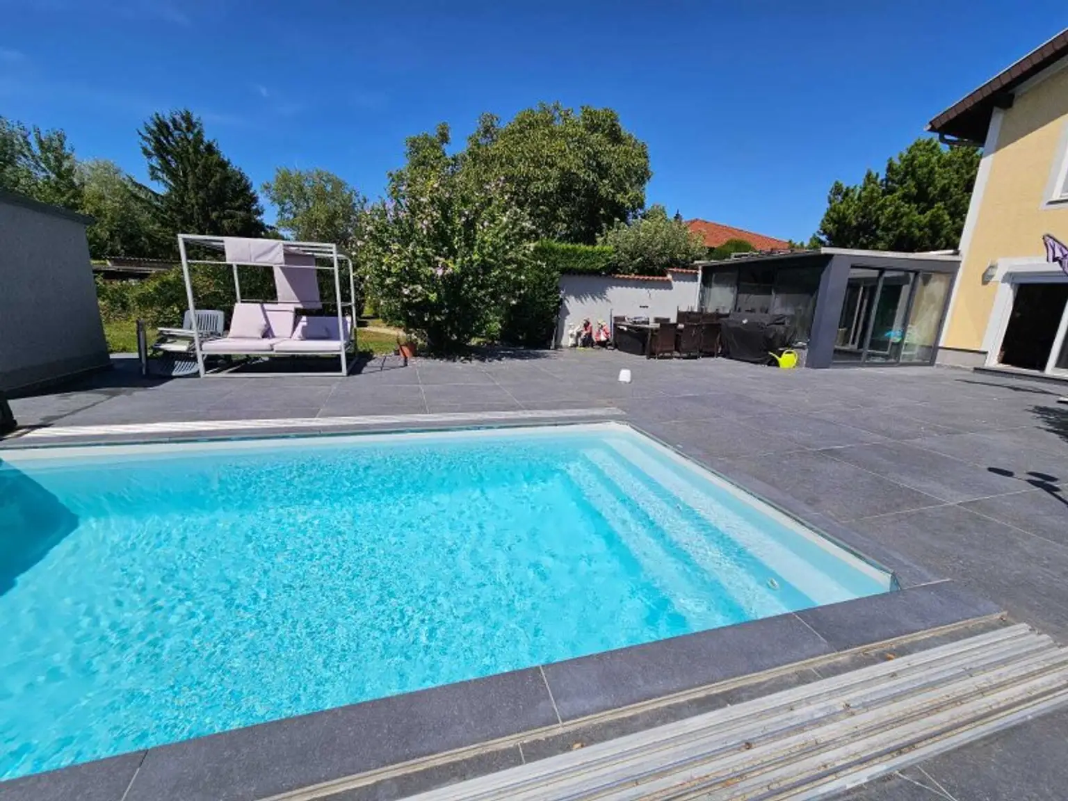 Einfamilienhaus mit hochwertiger Ausstattung | Wintergarten, Pool und ca. 1600m² Eigengrund!
