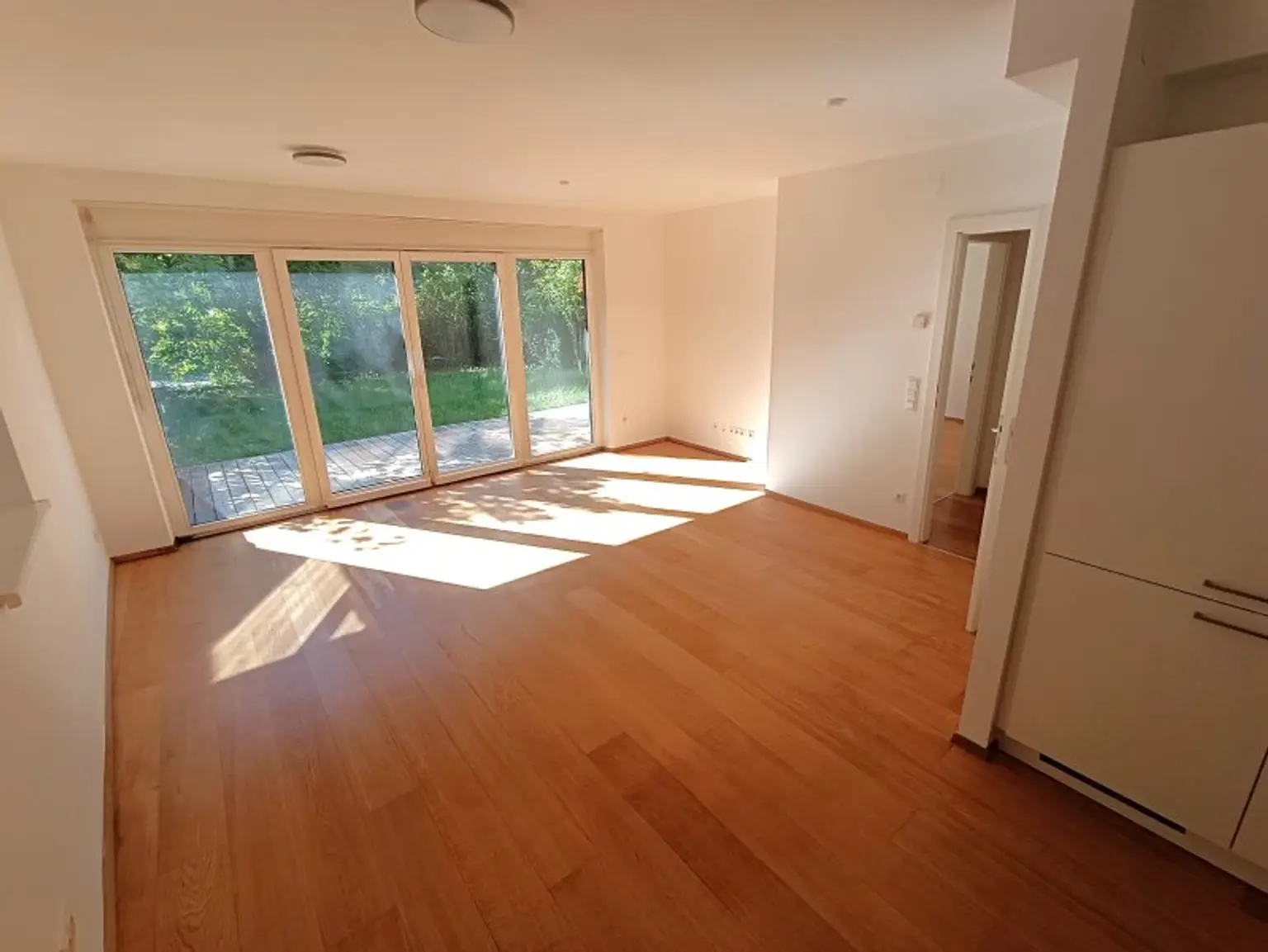 Wohn(t)raum im Grünen! Großzügige Neubau-Wohnung mit Garten inkl. PKW-Stellplatz im 19. Bezirk! Wohnküche! 2 Zimmer! Terrasse! Fußbodenheizung!