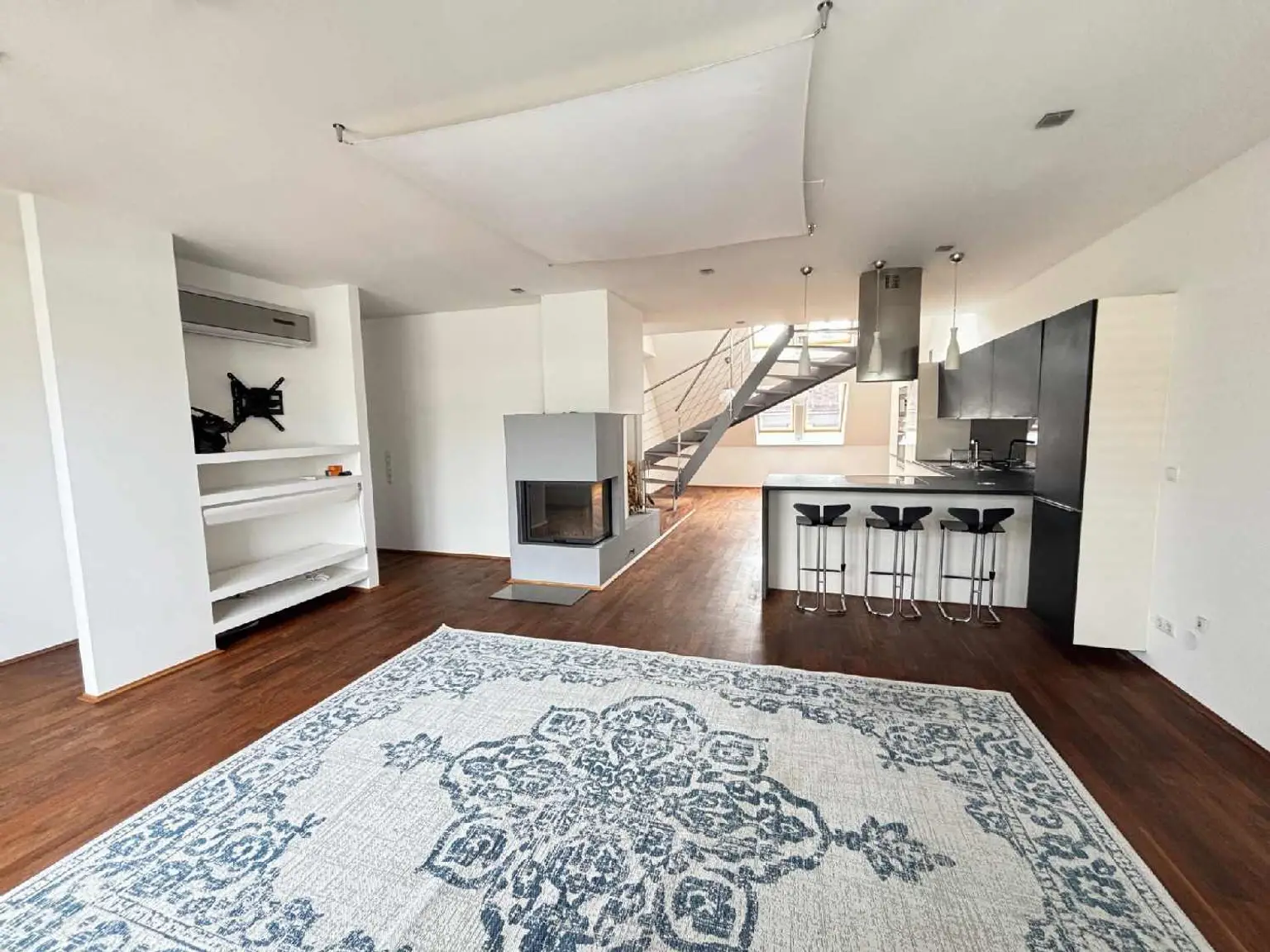 Traumhafte Dachmaisonette mit 2 Terrassen + Dachterrasse - Nähe Arenbergpark