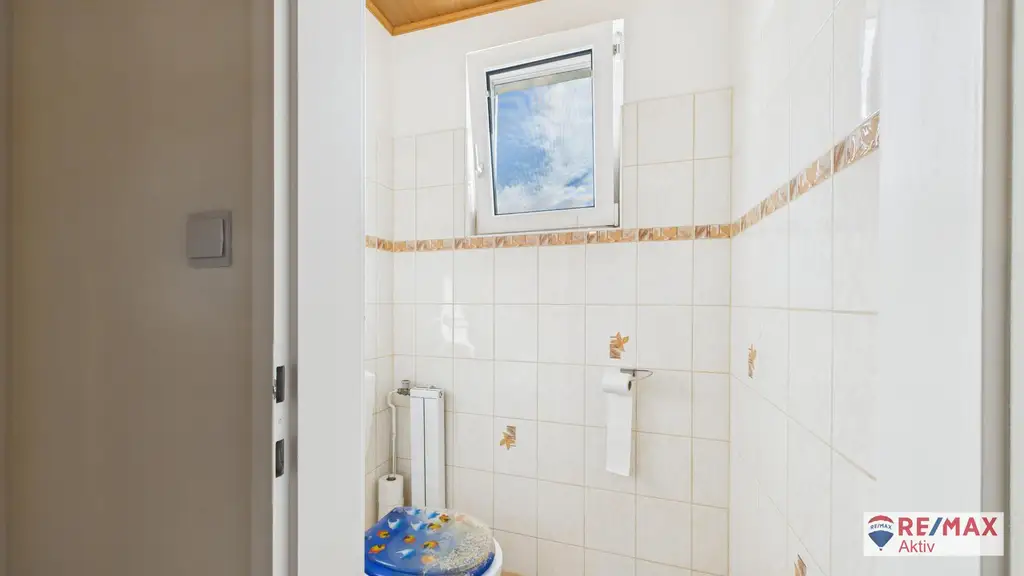 Großzügiges Ein- bzw. Zweifamilienhaus mit großem Garten und Garage