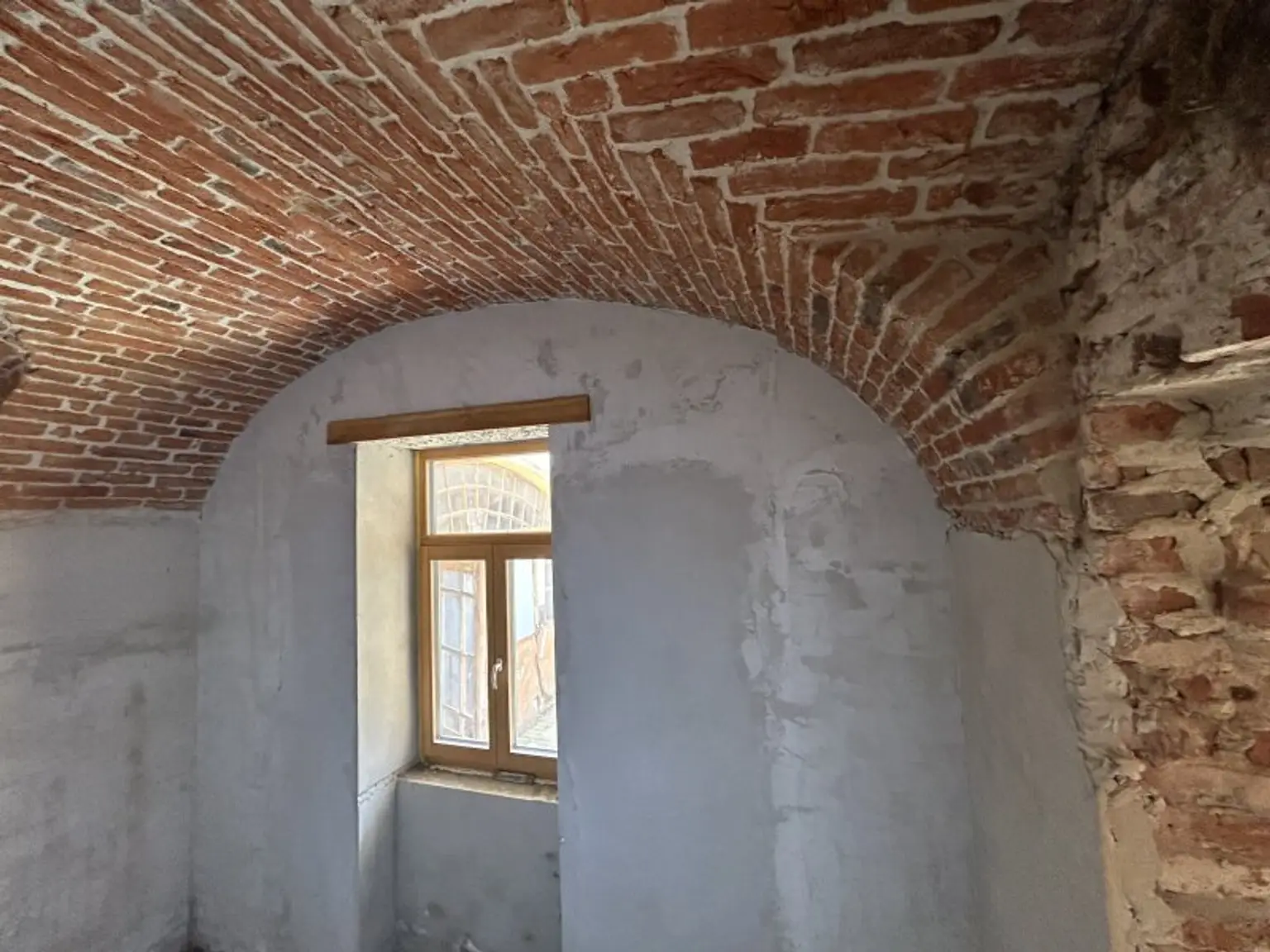 +++ Historisches Mehrfamilienhaus mit Charakter und Potenzial – eines der ältesten Gebäude Kőszegs! +++