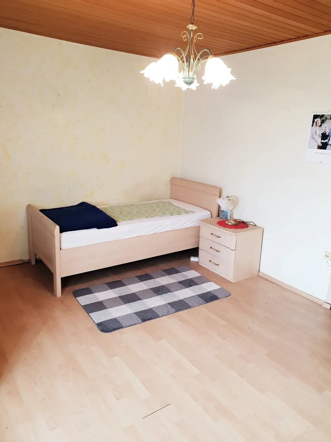 Sanierungsbedarf - Doppelhaushälfte mit Garten + Nebengebäude!!