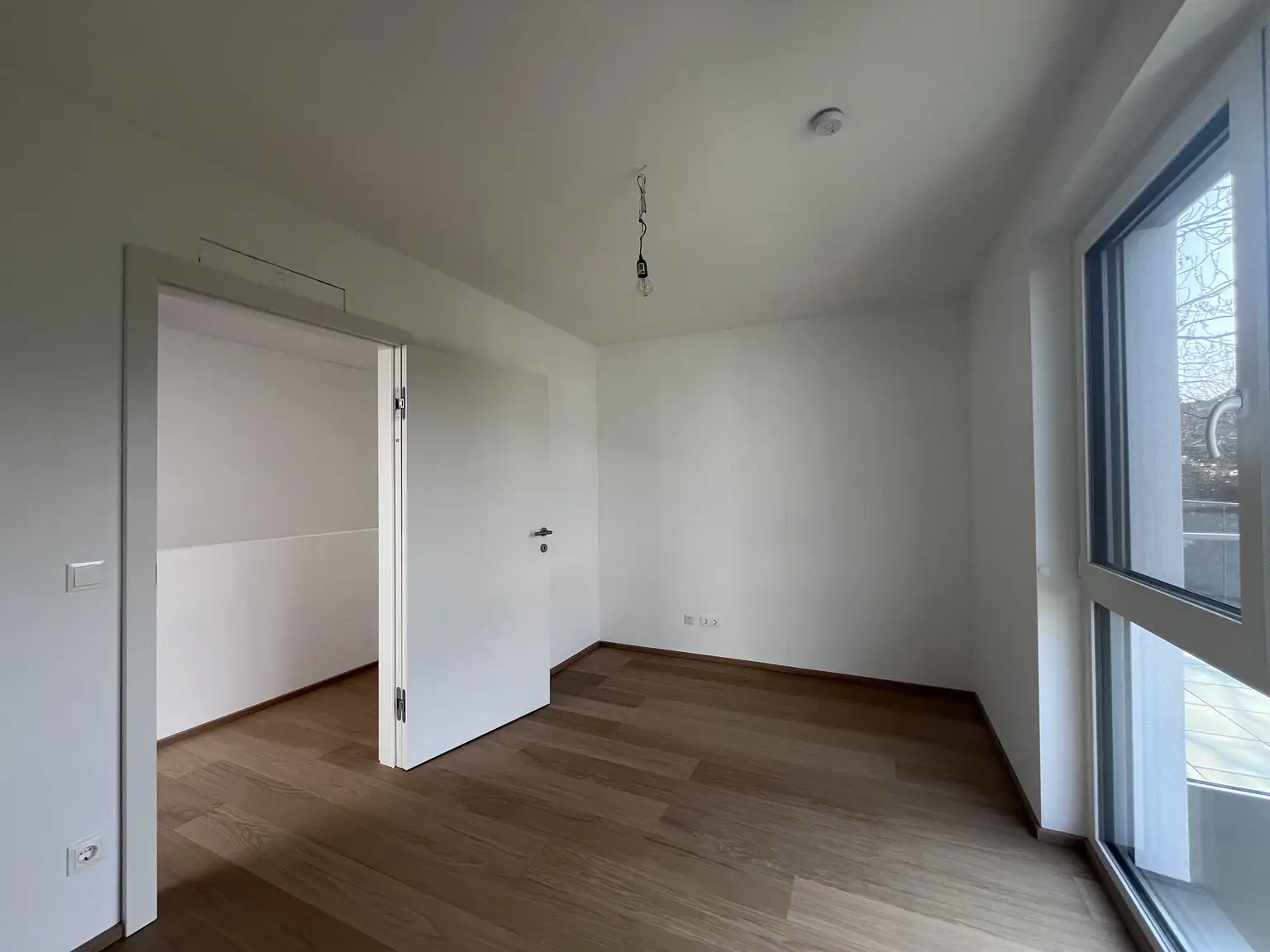 Erstbezug !!! Traumhafte Doppelhaushälfte -  mit 5 Zimmern, Garten, Wohnkeller und Stellplätzen!