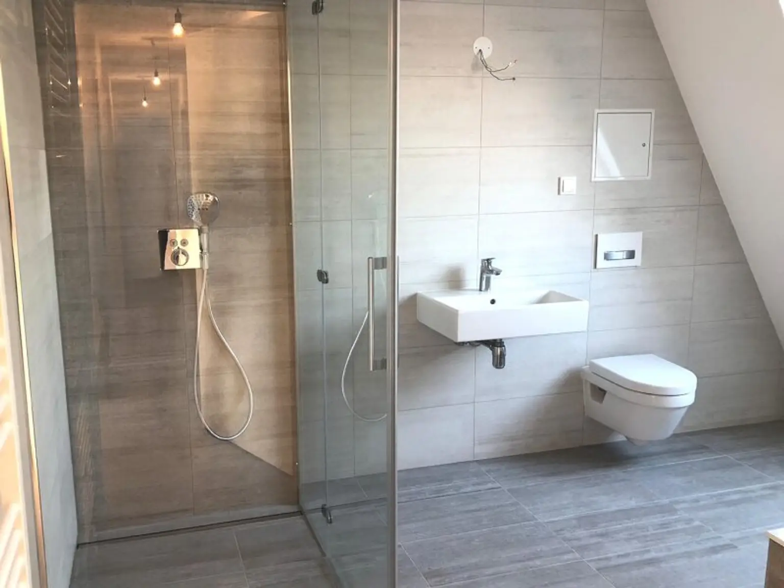 Moderne Anlegerwohnung mit Loggia und Tiefgaragenplatz