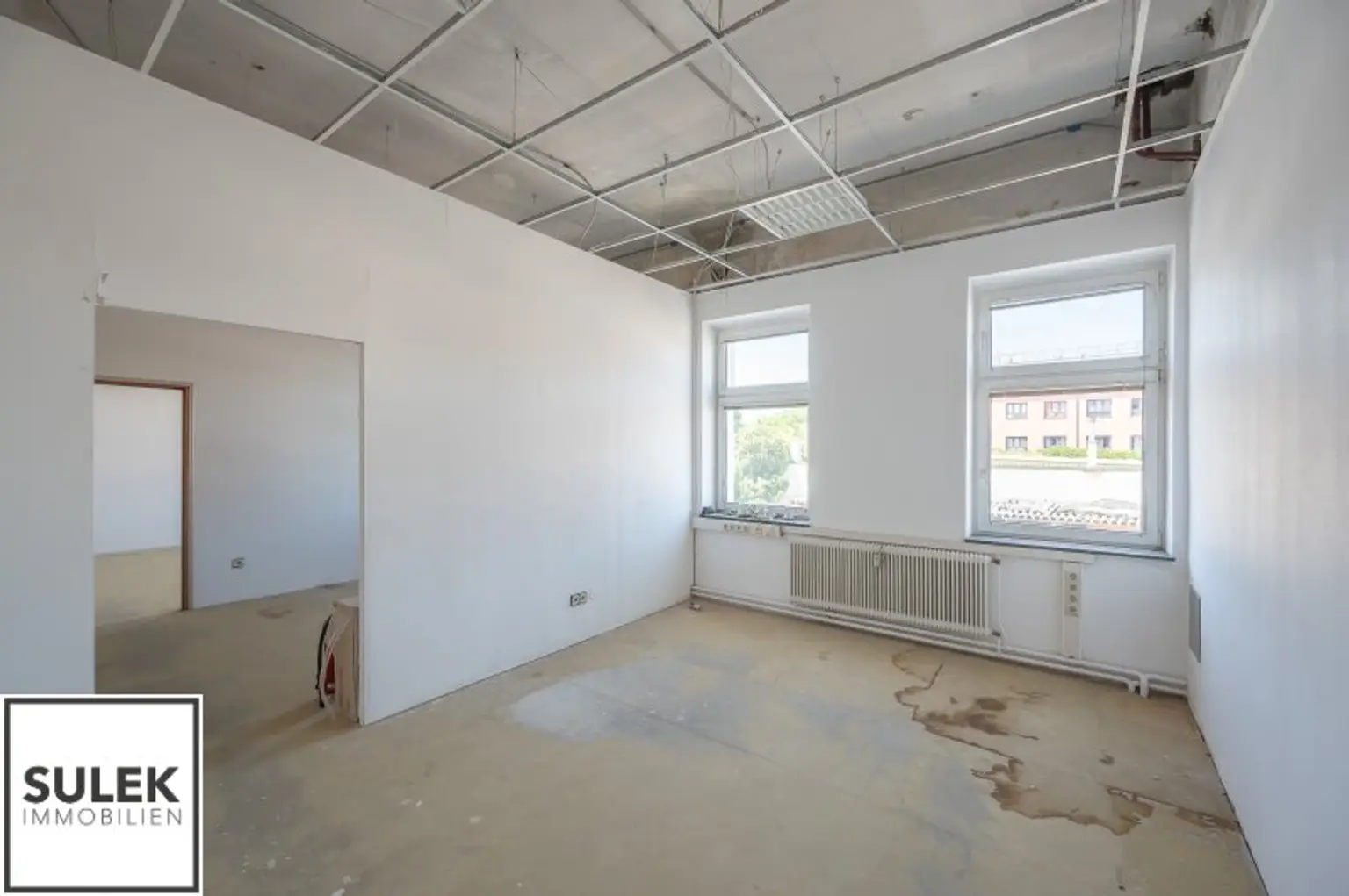 Grundstück mit vier Baukörpern - Büro-, Geschäfts- und Gewerbegebäude inkl. Parkplätzen in Vösendorf