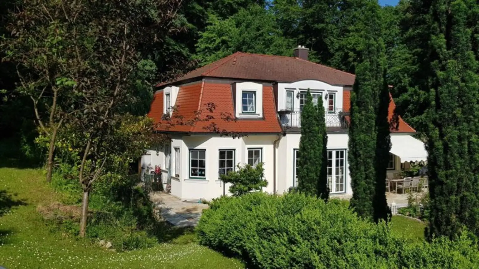 Wunderschöne Villa mit Pool und weitläufigem Grundstück, Nähe Pressbaum