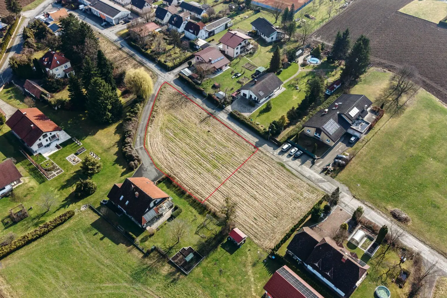 Luftaufnahme des Grundstücks