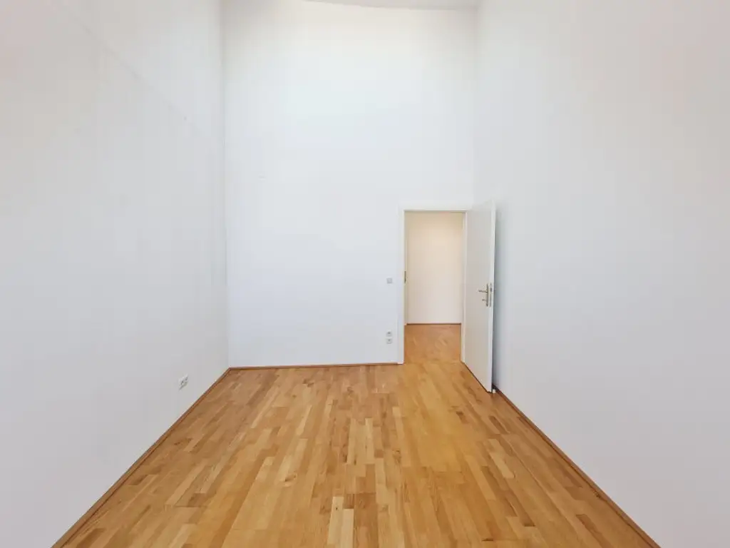 Lichtdurchflutete Maisonette mit Dachterrasse & Klimaanlage – wohnen zwischen Landhausviertel & Promenade