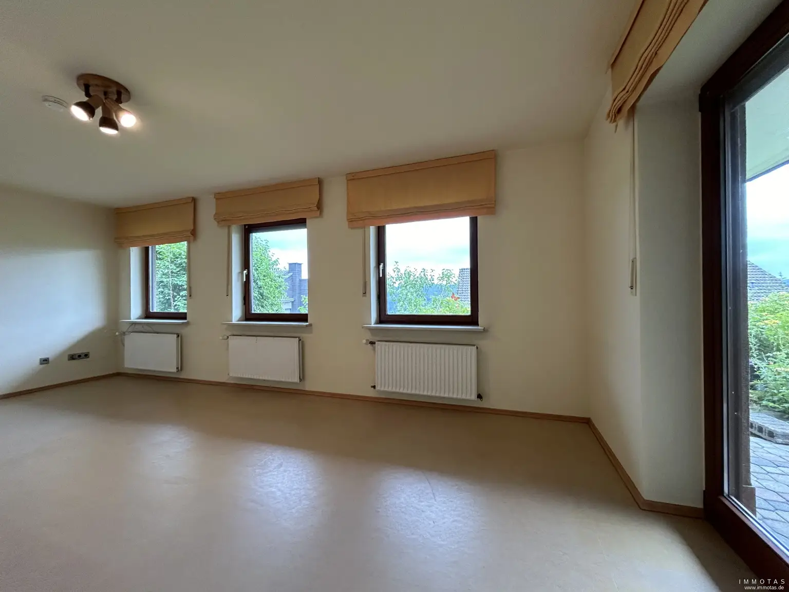 Zimmer 2 KG