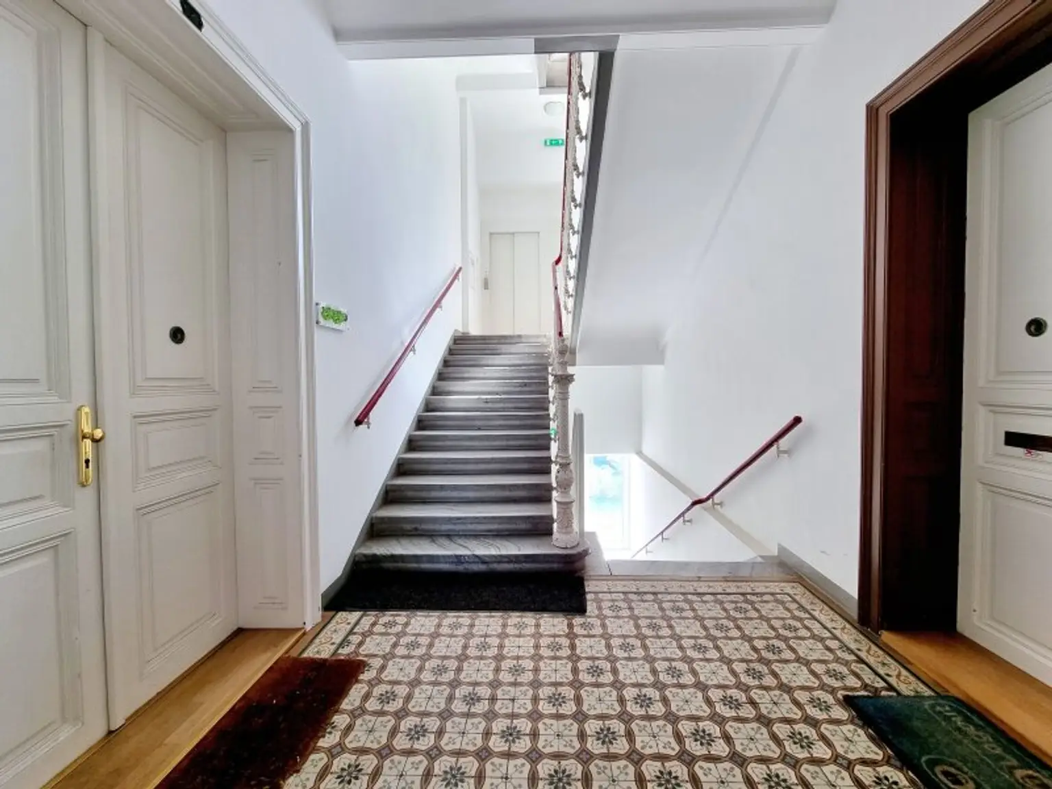 Lichtdurchflutete Maisonette mit Dachterrasse & Klimaanlage – wohnen zwischen Landhausviertel & Promenade