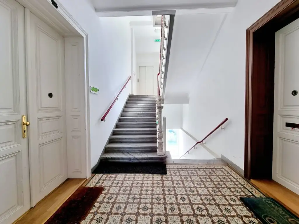 Lichtdurchflutete Maisonette mit Dachterrasse & Klimaanlage – wohnen zwischen Landhausviertel & Promenade