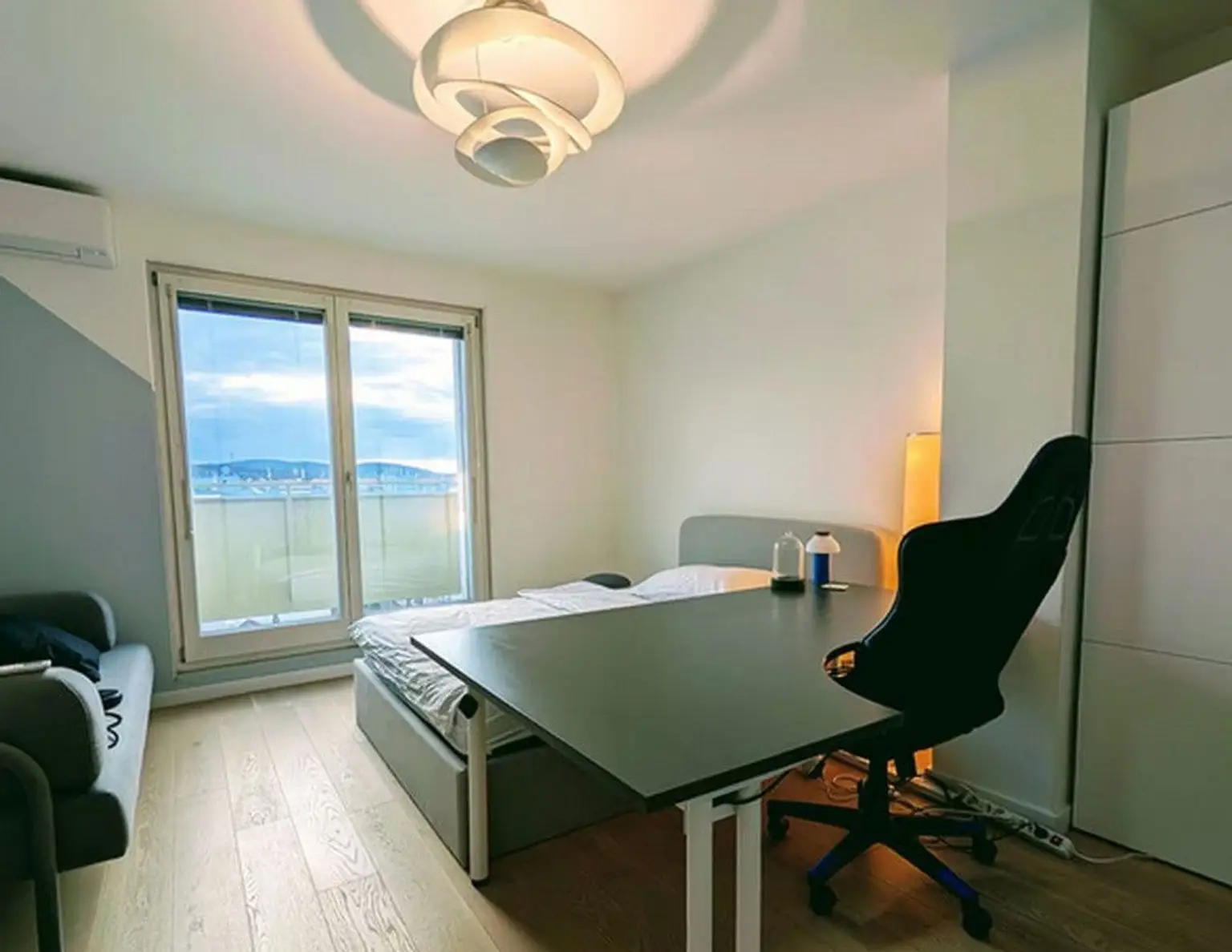 Dachgeschoß-Wohnung mit Terrasse und Fernblick über Wien (PROVISIONSFREI)