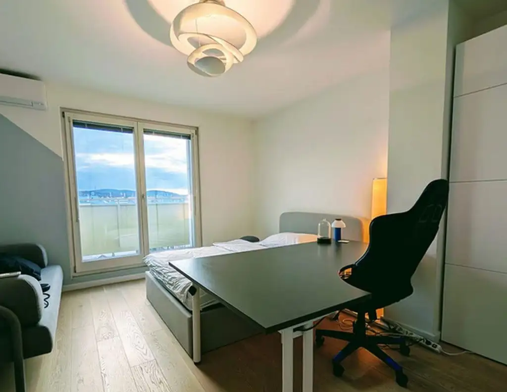 Dachgeschoß-Wohnung mit Terrasse und Fernblick über Wien (PROVISIONSFREI)