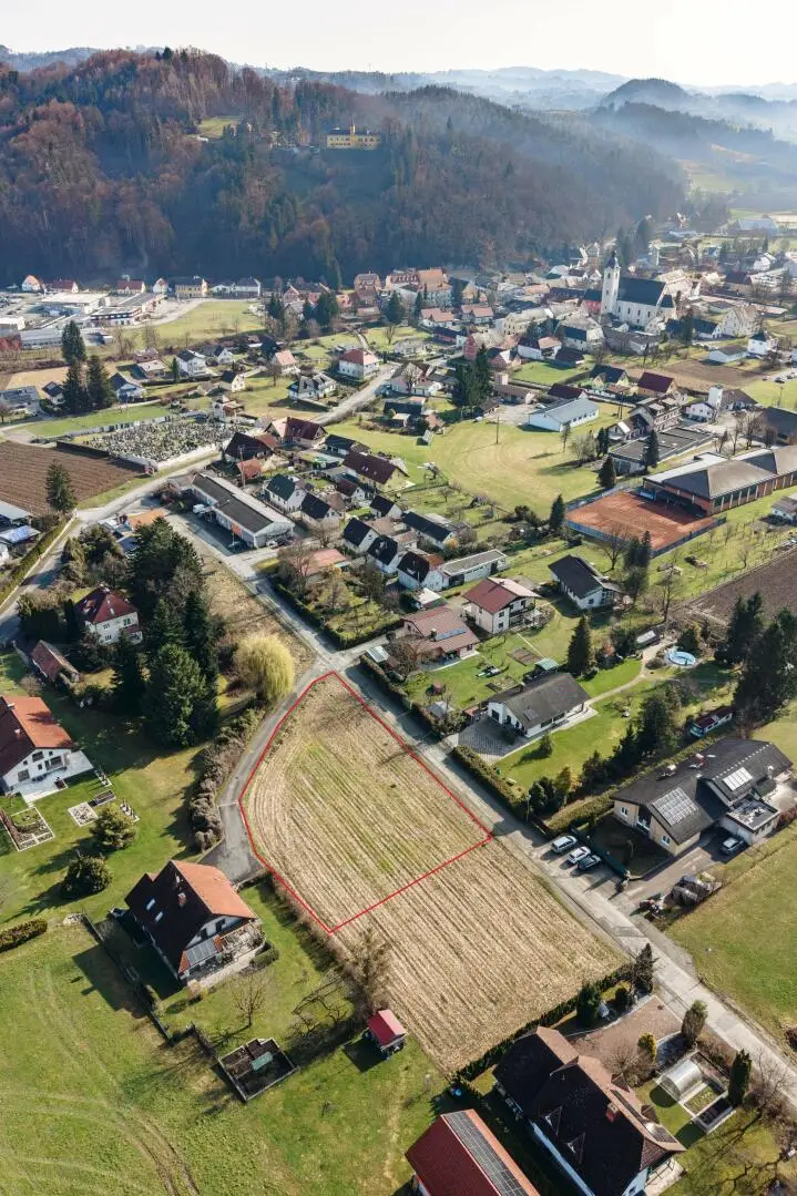 Luftaufnahme des Grundstücks