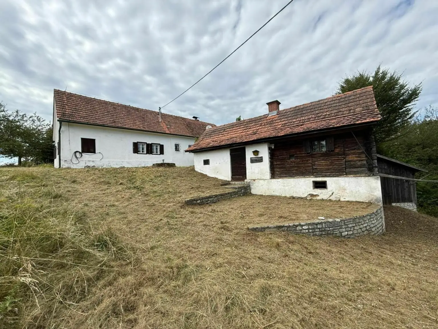 ***Scheibengrund mit charmanten sanierungsbedürftigen Haus*** Rundumblick von der Riegersburg bis zur Koralm*** Traumhafte Alleinlage ***