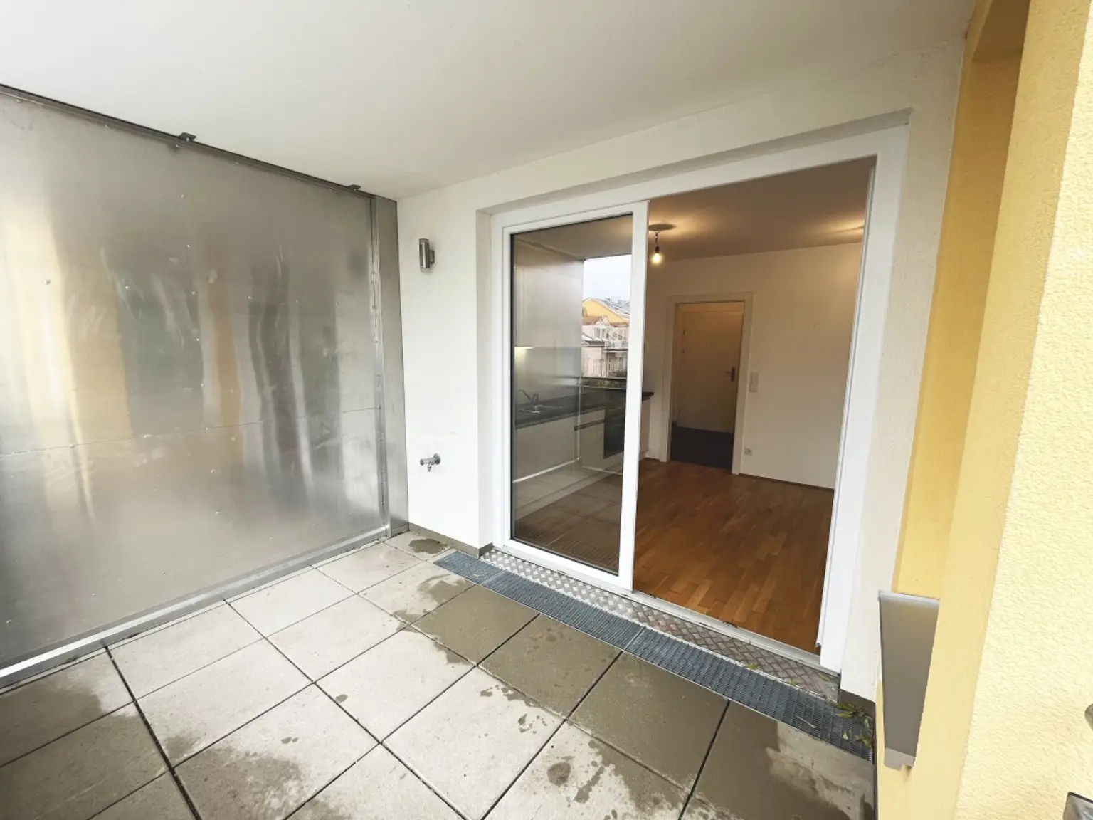 Ruhige 2-Zimmer-Wohnung mit traumhafter Freifläche - mit Blick
in den ruhigen begrünten Innenhof!