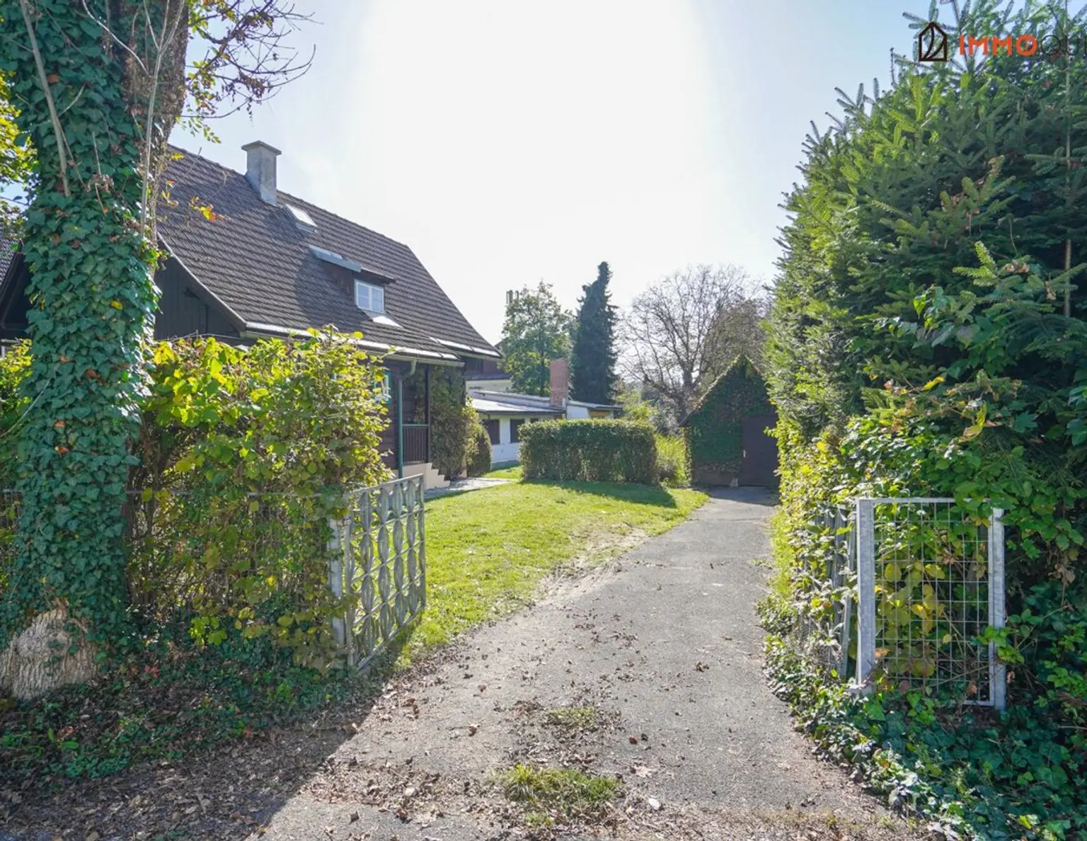 Potenzial pur - Einfamilienhaus mit Bungalow, Terrasse, großzügigem Garten und Gartenhütte in Velden am Wörthersee zu verkaufen