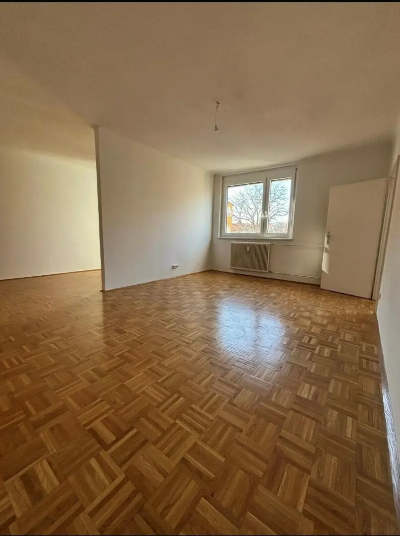2-Zimmer-Wohnung mit kleiner Loggia, Bezirk St. Leonhard