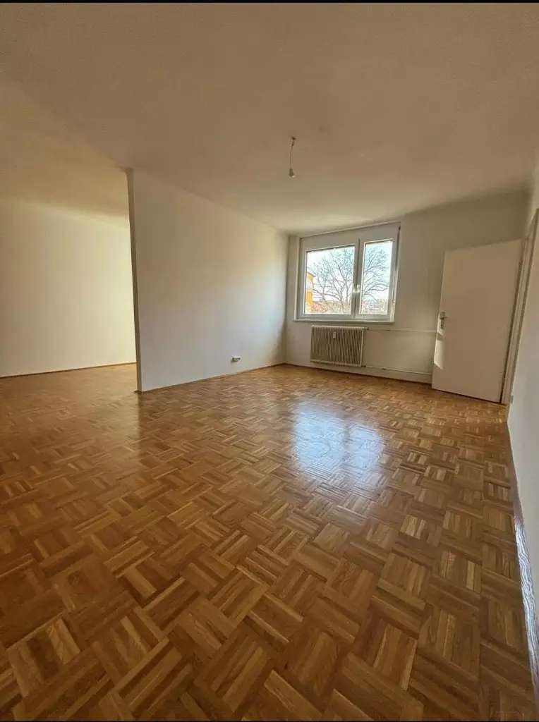2-Zimmer-Wohnung mit kleiner Loggia, Bezirk St. Leonhard