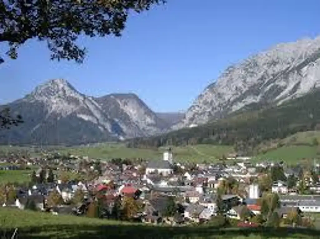"Ankommen & Aufatmen – Ihr Zuhause mit Bergblick & Ruhegarantie"!