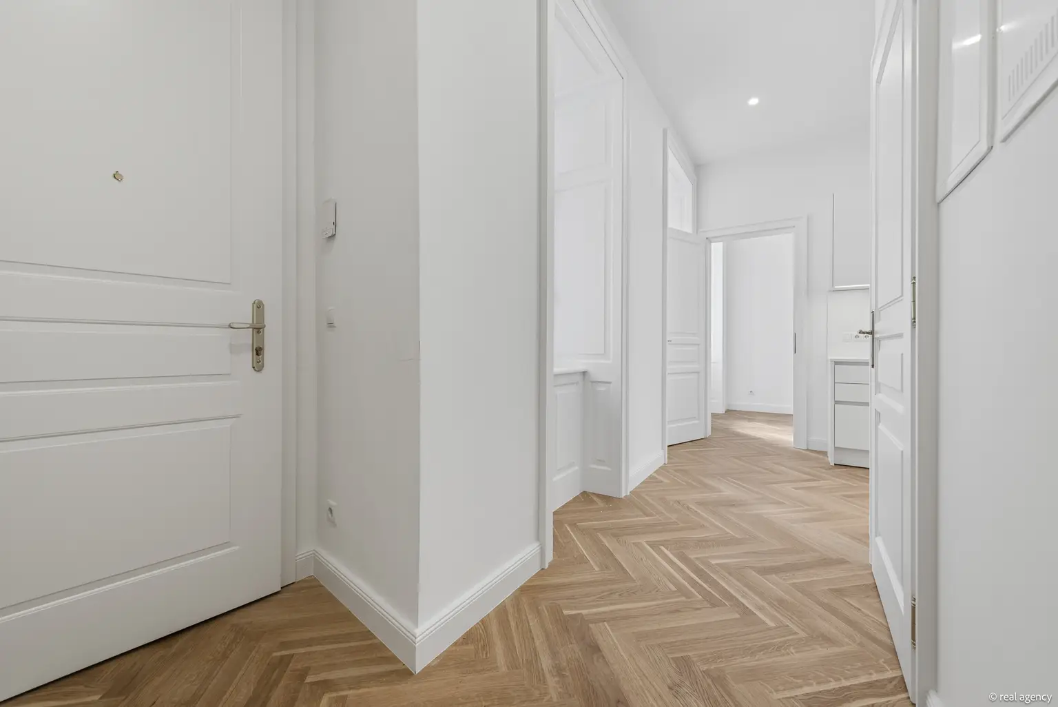 EIN WIENER ALTBAU, ZEITGEMÄSS GEDACHT