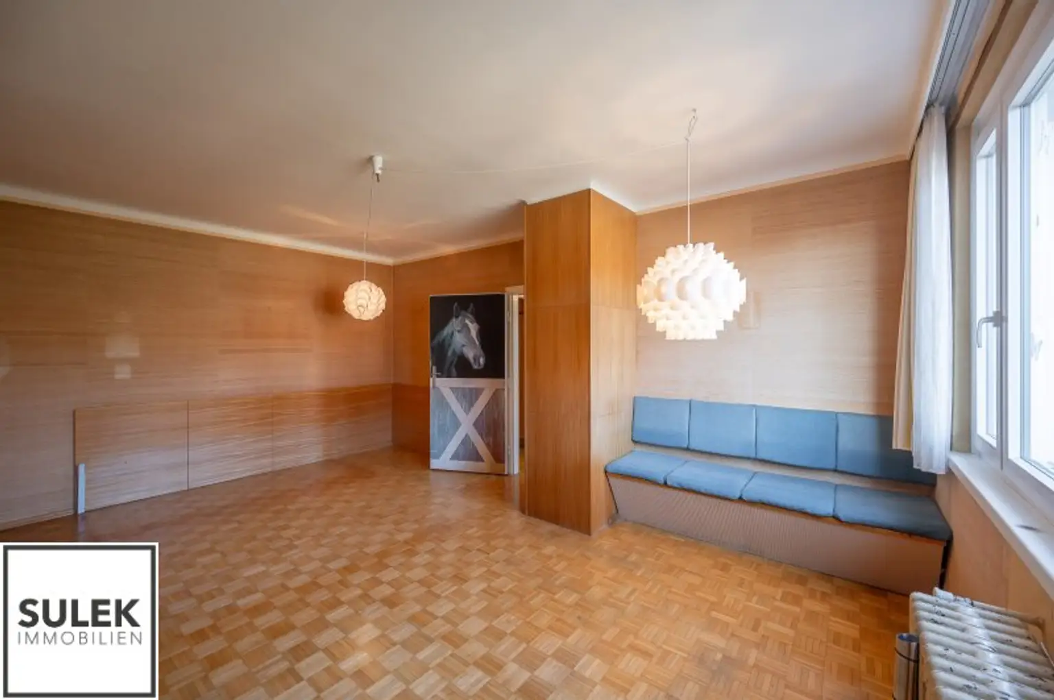 Bastiengasse 15: 3-Zimmer-DG-Wohnung mit separater Küche & gemütlicher, sonniger Terrasse