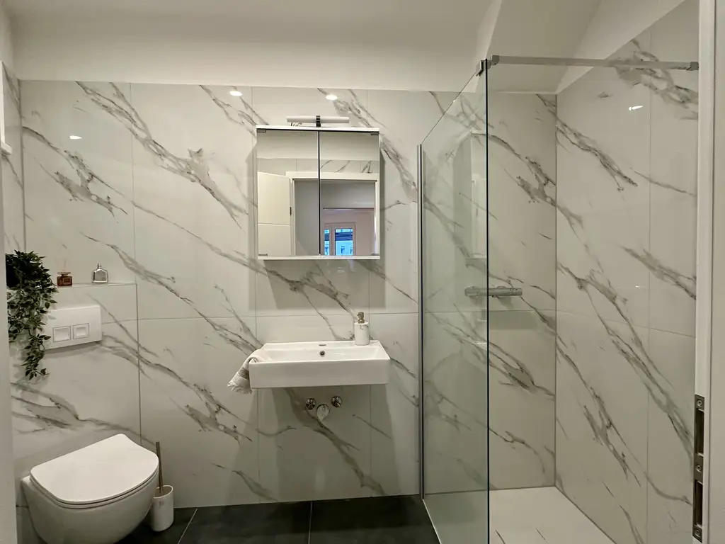 Generalsanierung: 3-Zimmer-Raumwunder mit moderner Küche