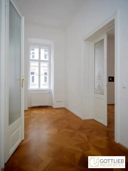 Bestlage Hamerlingplatz! 6-Zimmer-Stilaltbau-Apartment mit herrlicher West-Loggia und optionalem Tiefgaragenplatz in Grünruhelage
