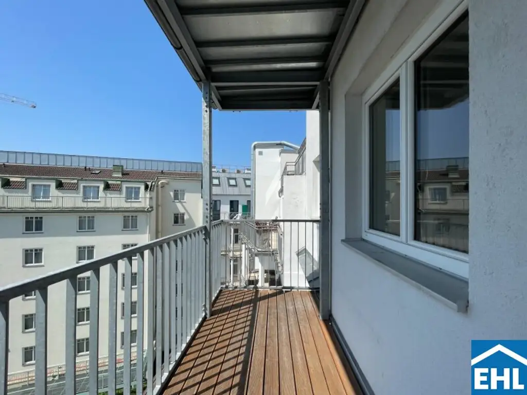 Im Dachgeschoßausbau: 3-Zimmerwohnung mit Balkon in U-Bahn-Nähe