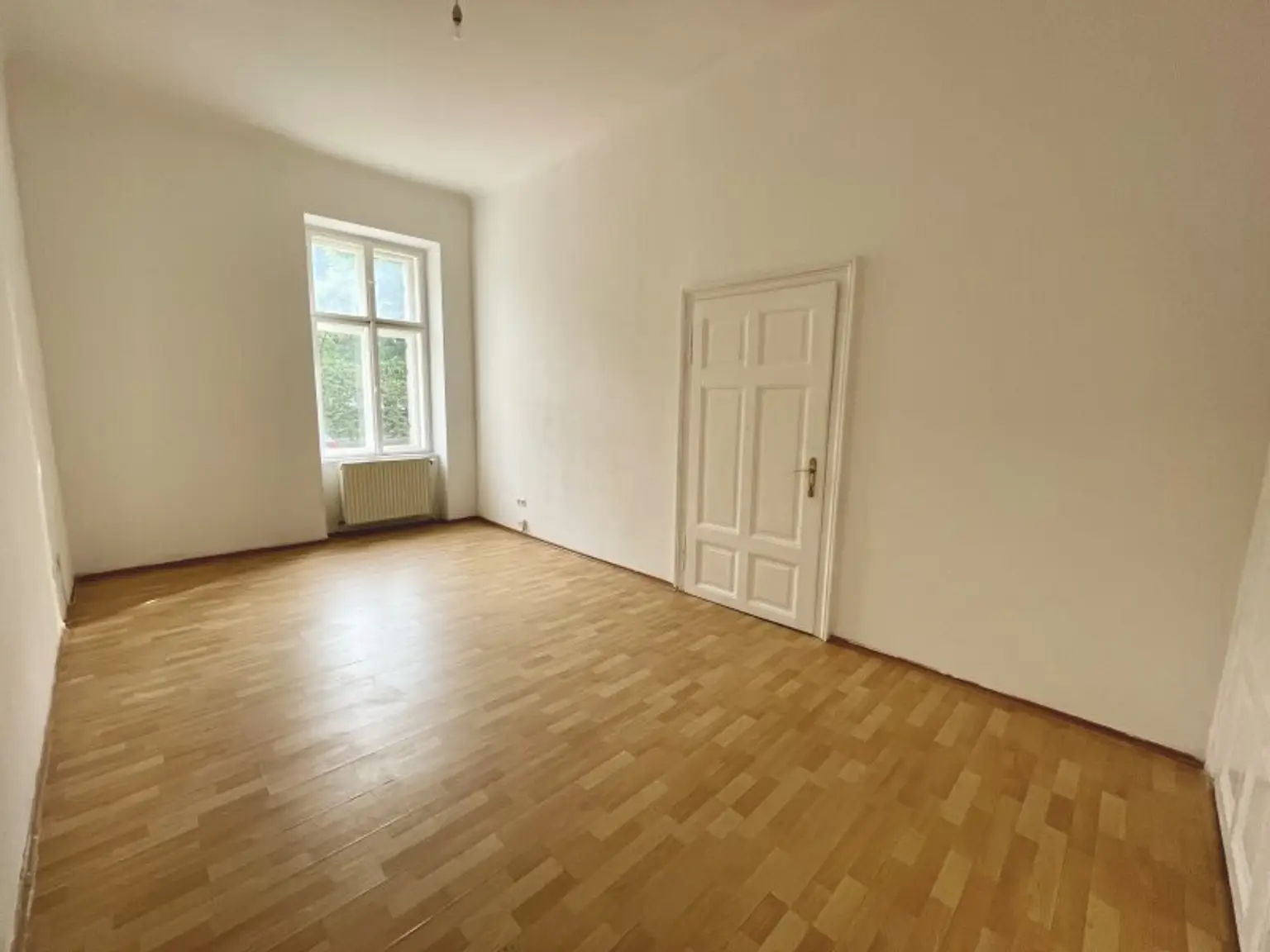 2,5-Zimmer-Hochparterre-Wohnung im gepflegten Altbau