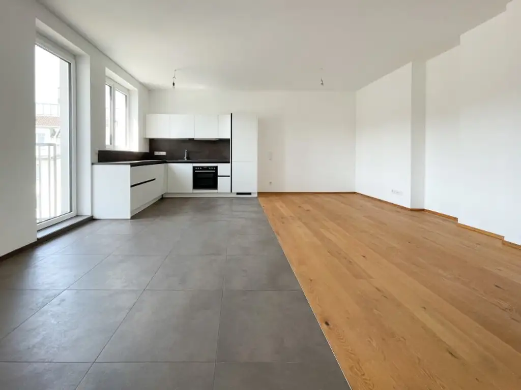 NÄHE NASCHMARKT: DG-AUSBAU IM ALTBAU - U4 Pilgramgasse - 3-Zimmerwohnung mit hofseitigem Balkon