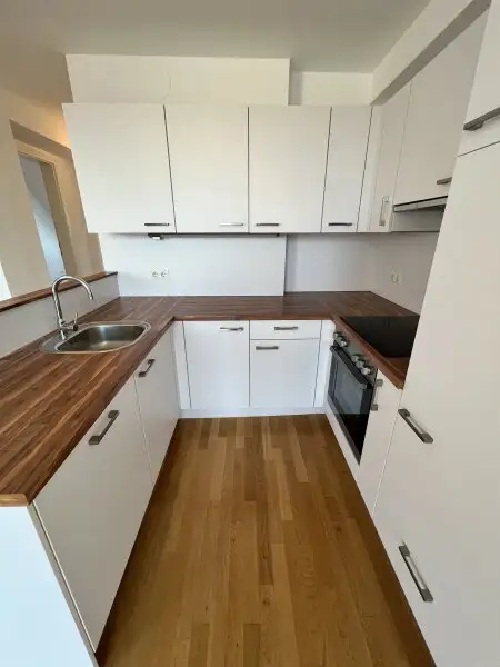 Lichtdurchflutete Maisonette-Wohnung im Dachgeschoss: 4-Zimmer mit großzügiger Terrasse