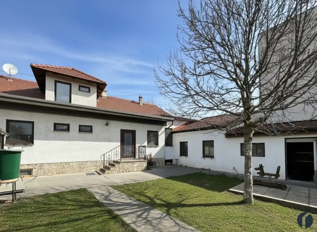 Charmanter Altbau mit Potential und großem Garten