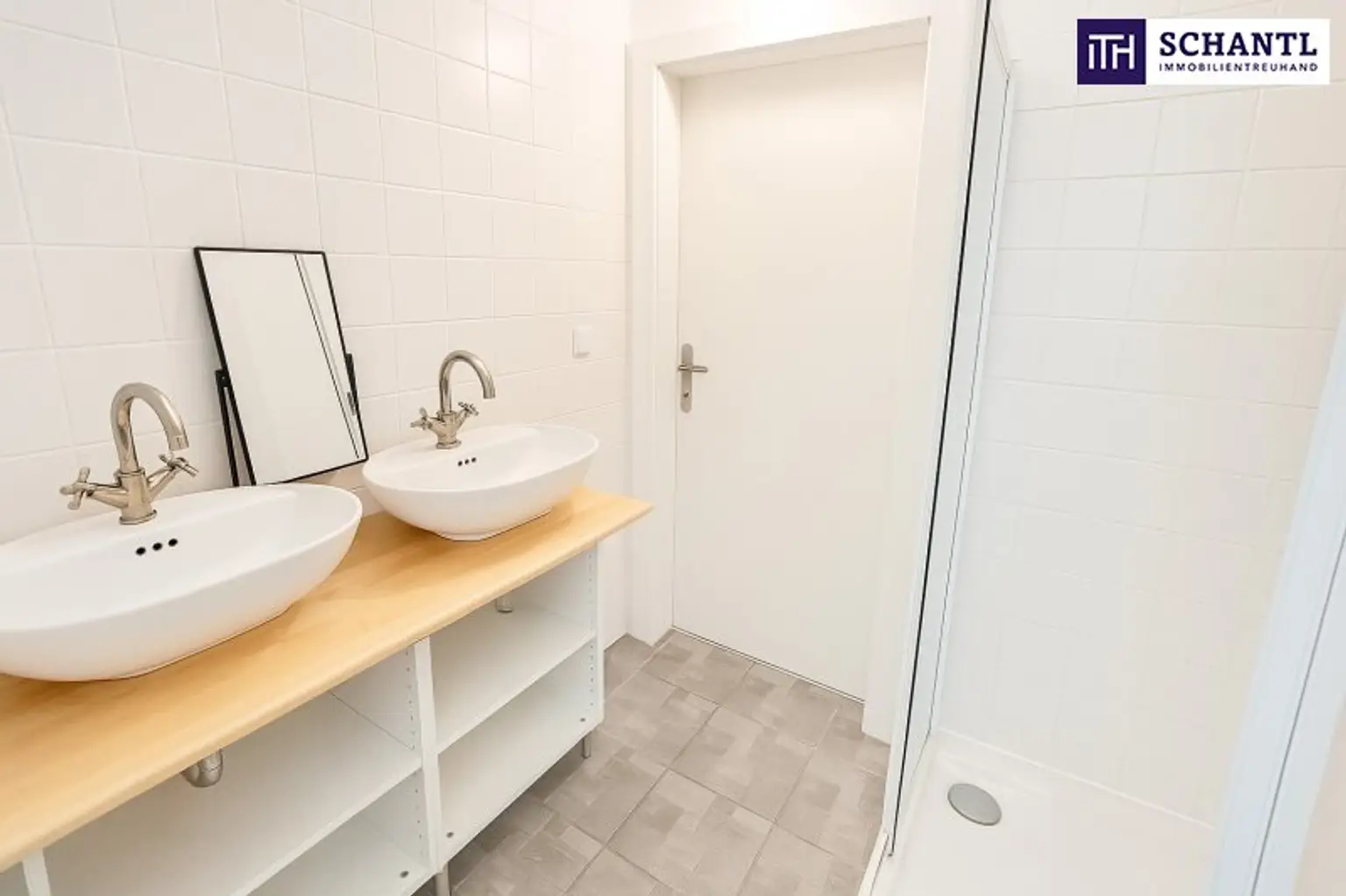 Exklusives Design-Loft mit einer Dachterrasse, Klimaanlage & Weitblick in Ruhelage