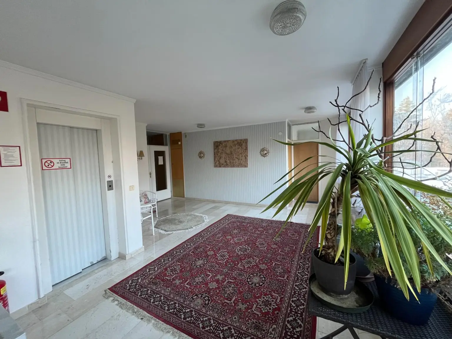 Eingangsbereich des Mehrparteienhauses