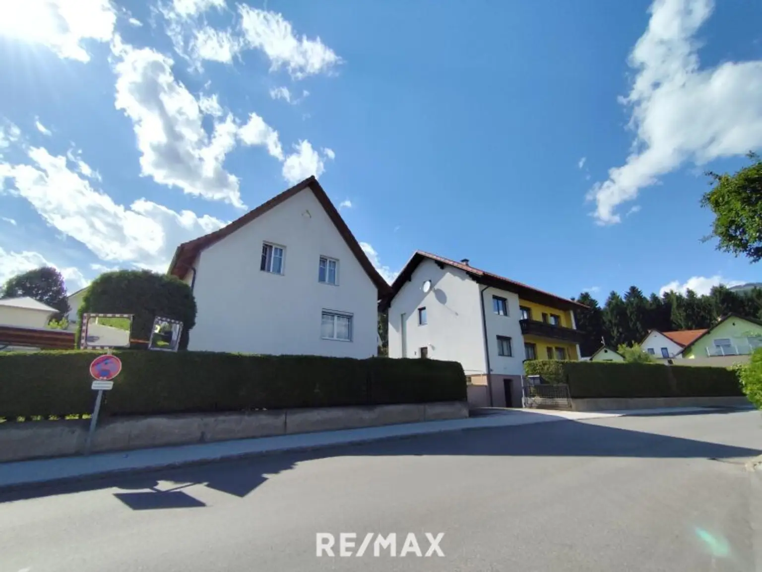 *** Gemeinschaftsprojekt oder Investment? Zwei Häuser, sechs Stellplätze, großes Grundstück in Toplage! ***